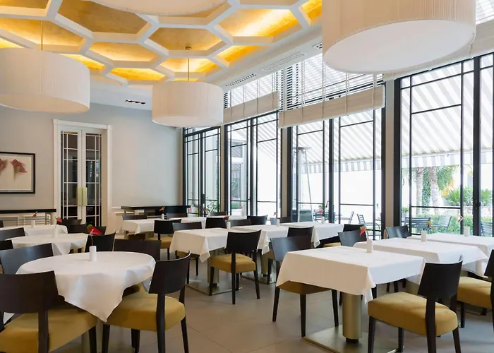 Palazzo Castri 1874 & Garden 酒店 4*